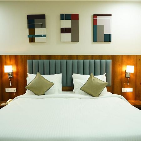 Hotel Pasupala Inn Anantapur Exteriör bild