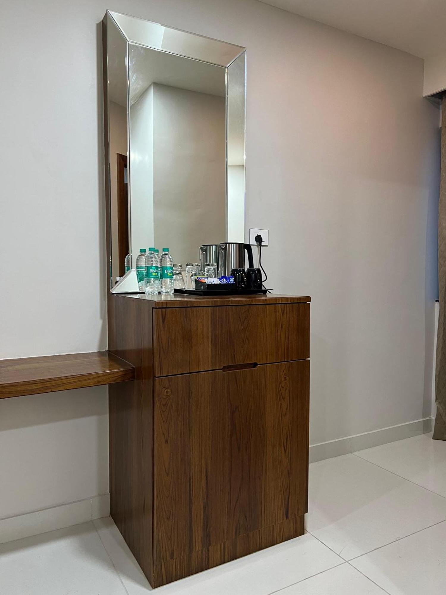 Hotel Pasupala Inn Anantapur Exteriör bild
