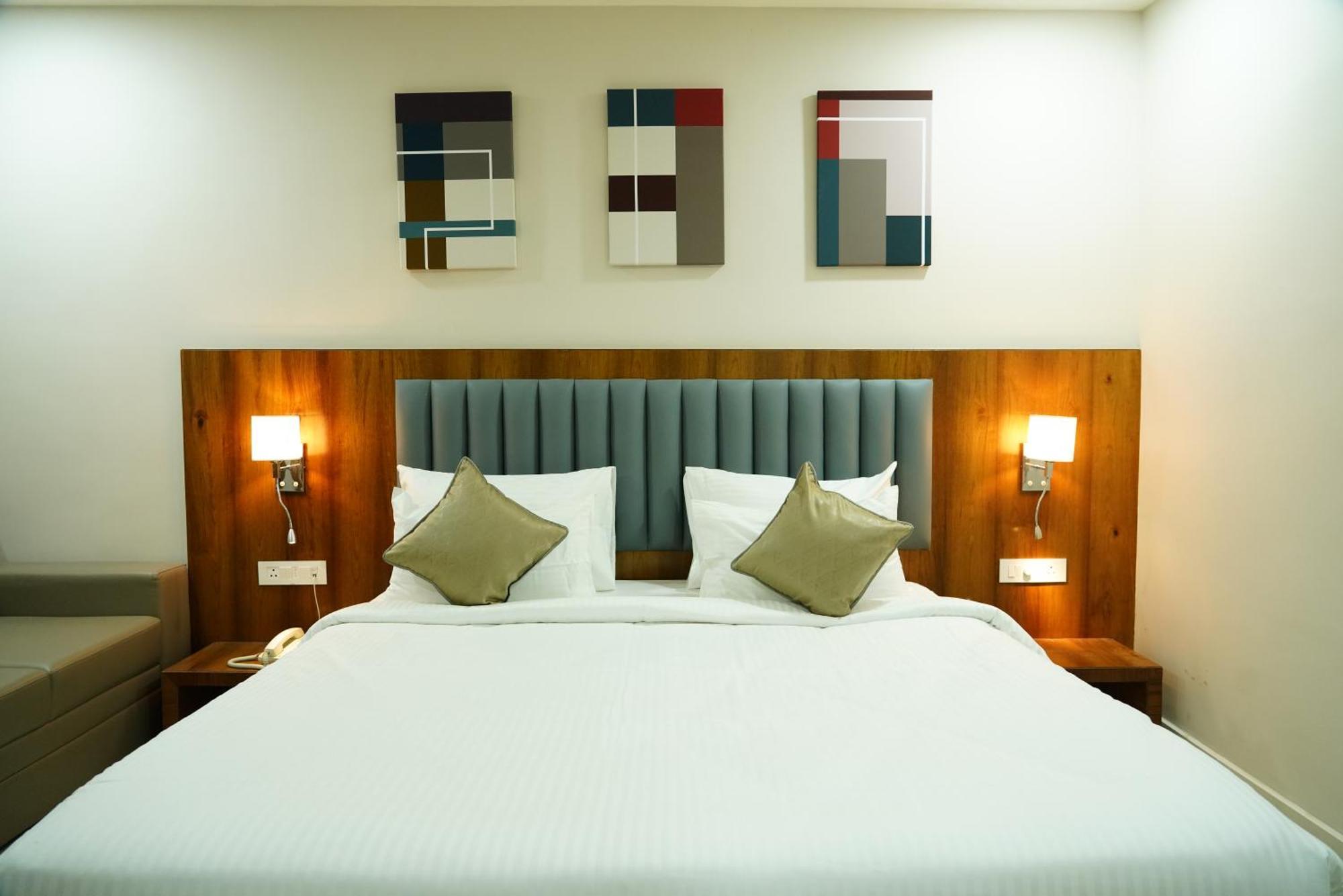 Hotel Pasupala Inn Anantapur Exteriör bild