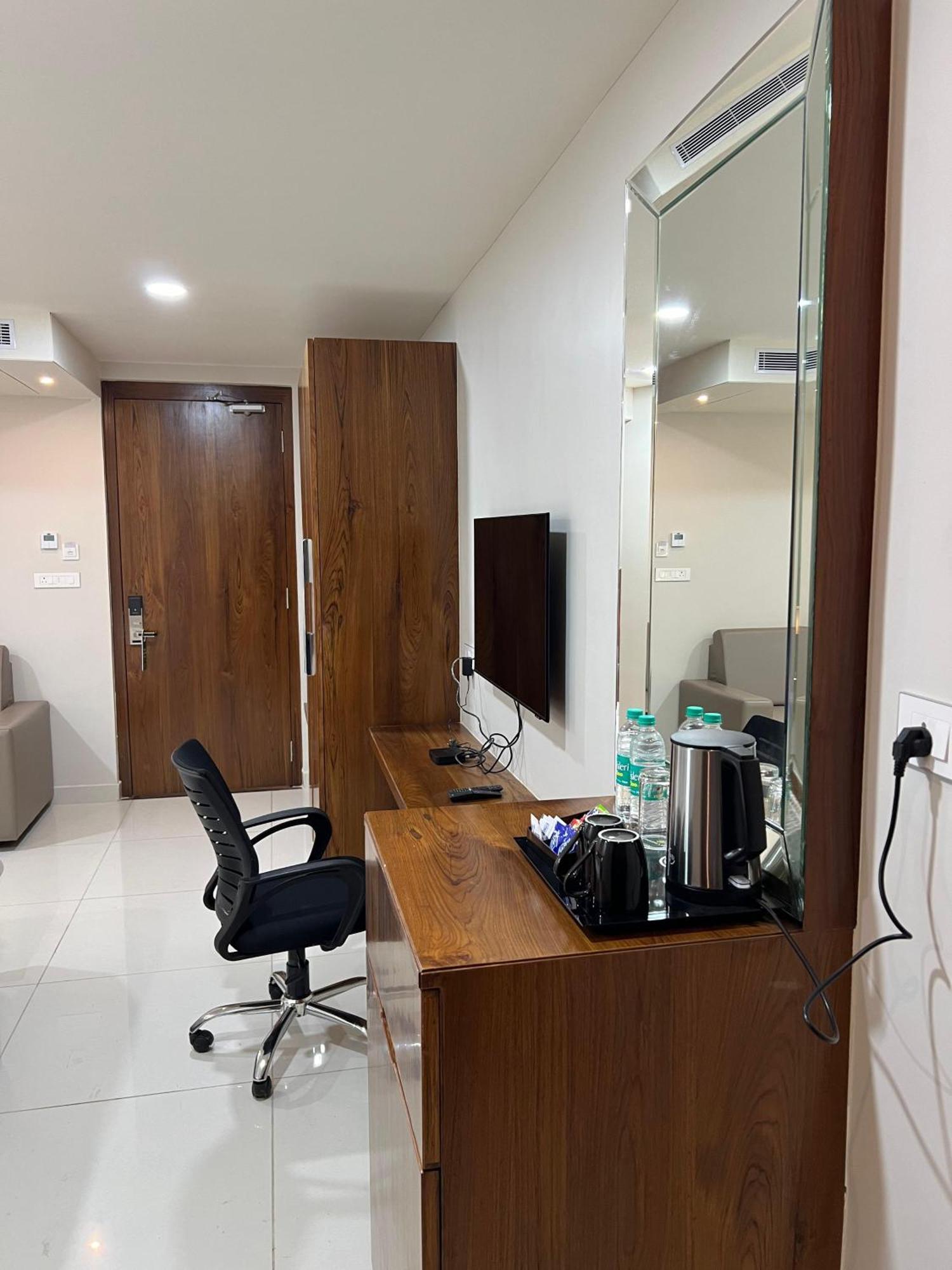 Hotel Pasupala Inn Anantapur Exteriör bild